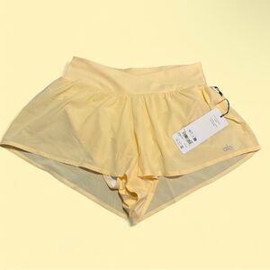 ALO Yoga Women's Light Yellow Athletic Shorts